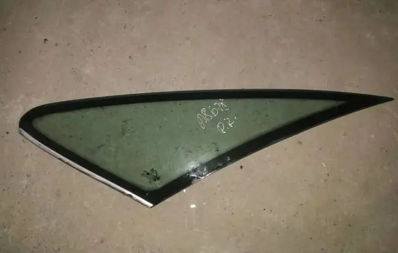 Citroen Xsara Picasso Front triangle window/glass 
