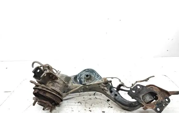 Nissan Qashqai+2 Rear wheel hub spindle/knuckle 