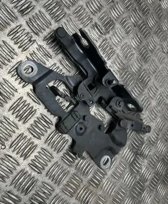 Engine bonnet/hood hinges