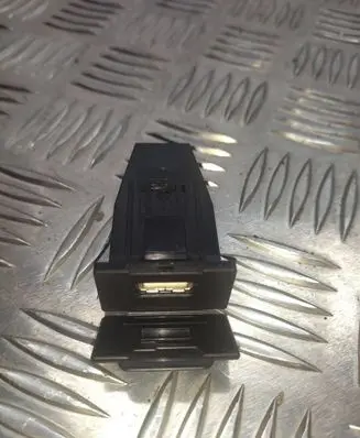 Mitsubishi Pajero USB socket connector 