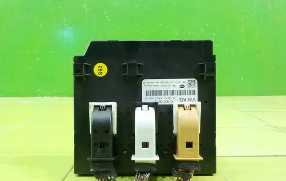 Skoda Octavia Mk2 (1Z) Central body control module 1K0937087J