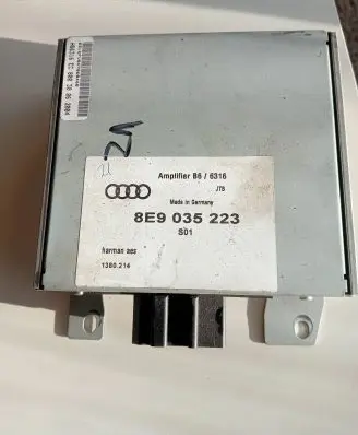 Audi A3 S3 8P Sound amplifier 8e9035223