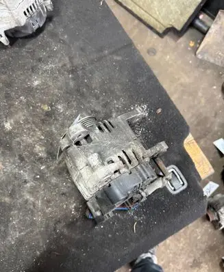 Volkswagen Golf IV Generator/alternator 03C903023B