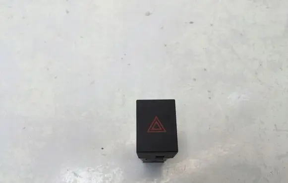 Nissan Qashqai J12 Hazard light switch 10519