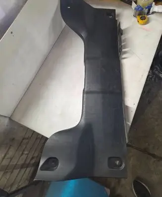 Ford Mustang VI Tailgate trim FR3B63424A82