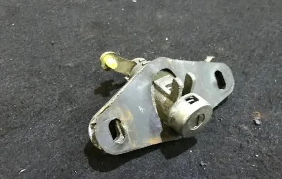 Nissan Almera N16 Tailgate exterior lock 