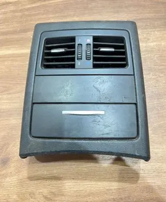 BMW 3 E90 E91 Rear air vent grill 7118049