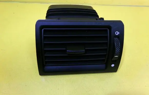 Ford Mondeo Mk III Dashboard side air vent grill/cover trim D1B1A