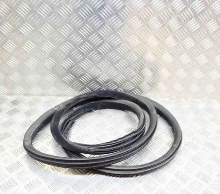 Volvo V70 Rubber seal rear door 