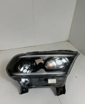 Dodge Durango Headlight/headlamp 68433778AE