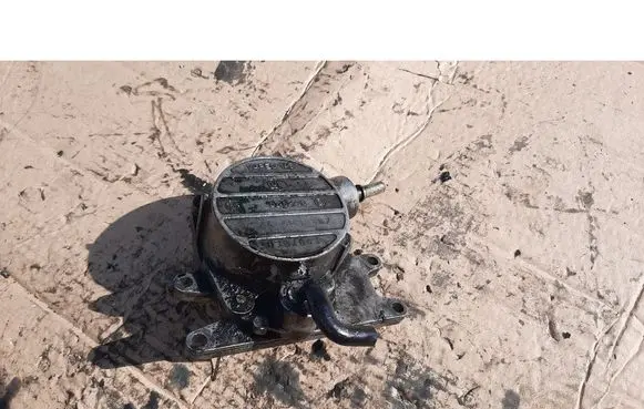 Opel Vectra C Vacuum pump 