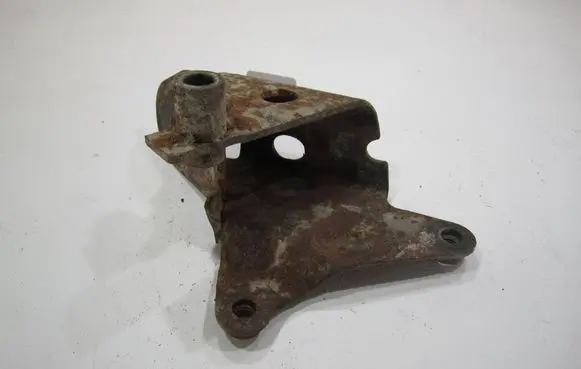 Volkswagen PASSAT B4 Engine mount bracket 1H0199273E