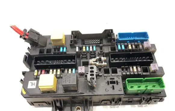 Opel Zafira B Fuse box set 13206763