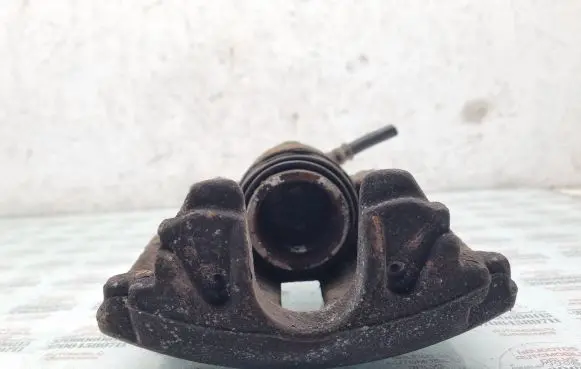 Volkswagen Golf Plus Front brake caliper