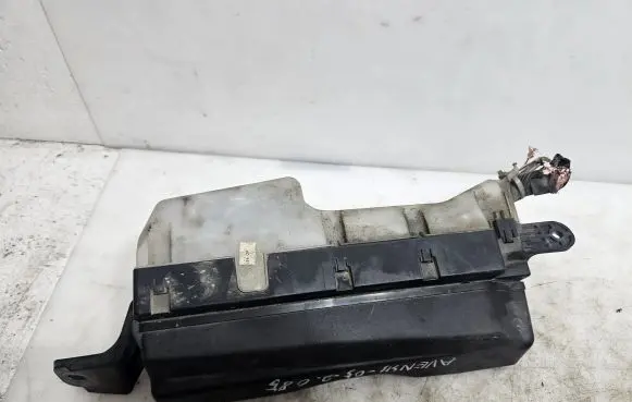 Toyota Avensis T250 Fuse module