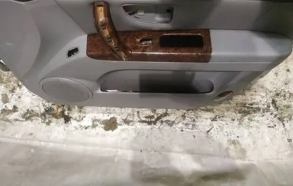 KIA Sorento Front door card panel trim 