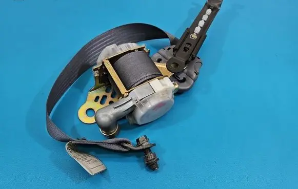 Toyota RAV 4 (XA20) Front seatbelt 7J3550P IMPRK1576907