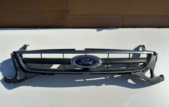 Ford Mondeo MK IV Front grill 3S718200B