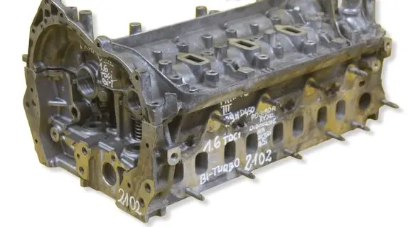 Renault Trafic III (X82) Engine head 110422959R 130C05277R