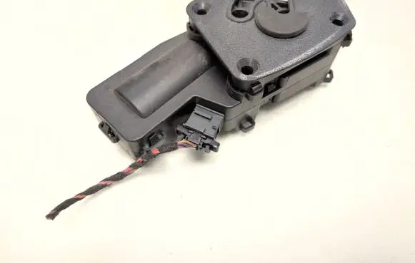 Skoda Superb B6 (3T) Tailgate/trunk/boot lock/catch/latch 3T0827300B