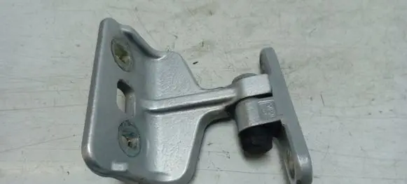Mercedes-Benz CLS C219 Rear door lower hinge