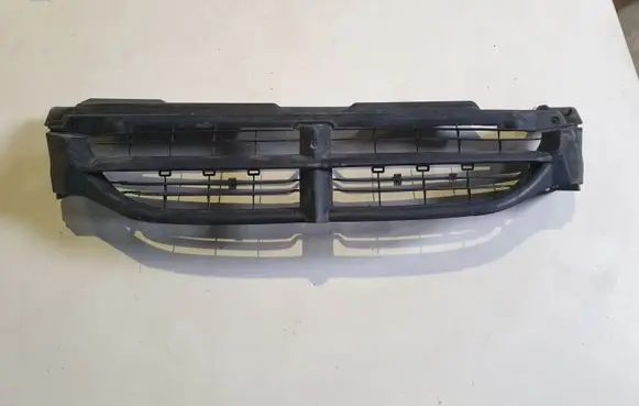 Chrysler Voyager Front bumper upper radiator grill 04576955