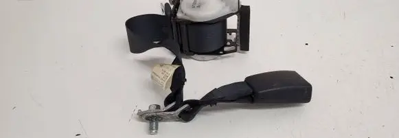 Mazda 3 II Middle seatbelt (rear) C7100911