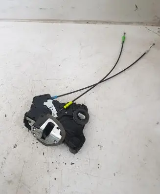 Toyota Auris E180 Front door lock A084219
