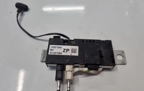 Opel Insignia A Antenna control unit 13327068