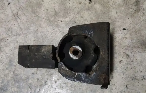 Toyota Corolla E120 E130 Engine mount bracket