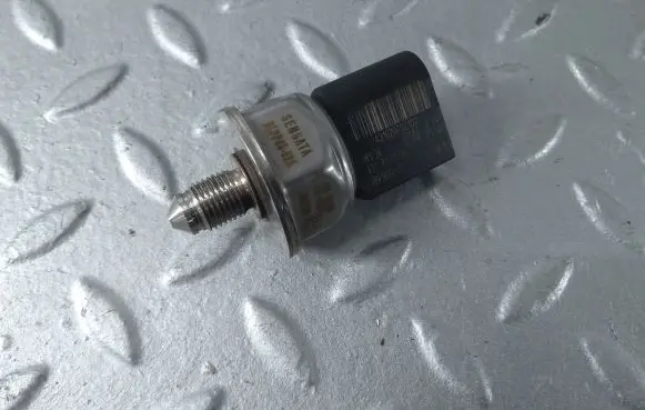 Fuel pressure sensor