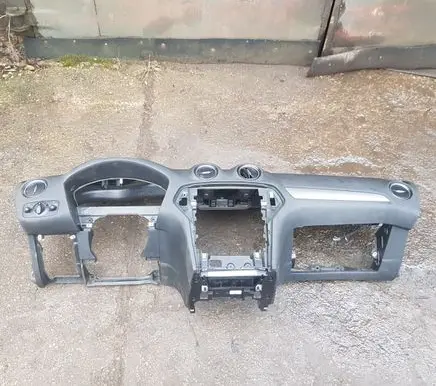 Ford Mondeo MK IV Dashboard