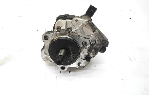 BMW X3 E83 Fuel injection high pressure pump 7798333 0445010146