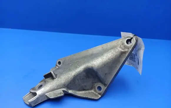 BMW 7 E65 E66 Engine mounting bracket 6770005 13807410 211677000501