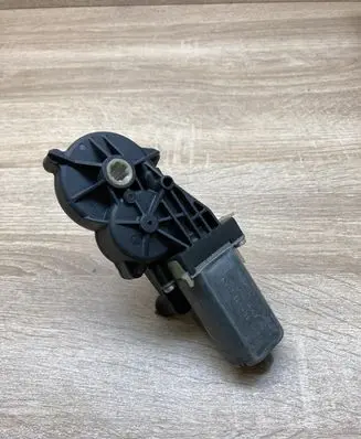 Mercedes-Benz E W211 Seat adjustment motor 0390203211