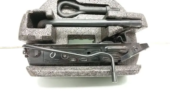 Ford Fiesta Tool set 8V2117009AB AM5117035AA 8V2117080AD