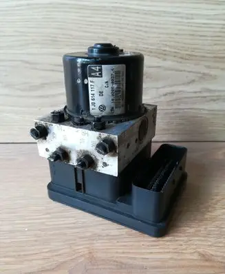 Volkswagen Golf IV ABS Pump 1C0907379J 00007877D5 10096003153