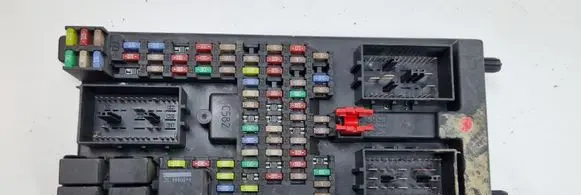 Land Rover Discovery 4 - LR4 Fuse module 3521AT510A AH2214F041AF