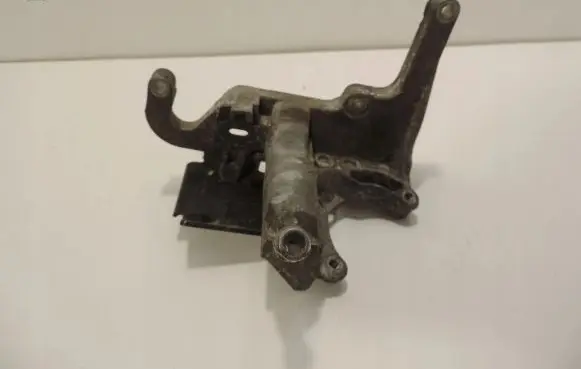 Ford Focus Engine mounting bracket AV6Q9B470BB