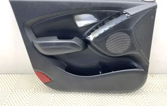 Hyundai ix35 Front door card panel trim 