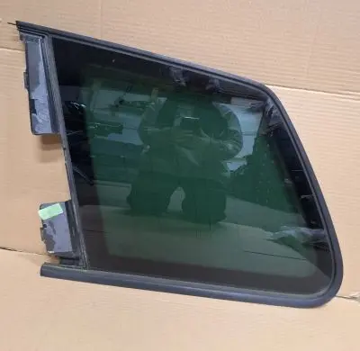 Volkswagen Touareg I Rear side window 43R00069 E643R00069 E000190