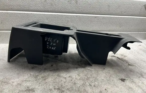 Volvo V70 Center console 8665779