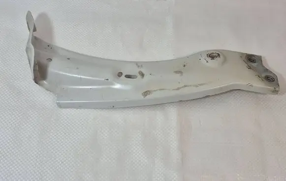 Skoda Superb B8 (3V) Fender mounting bracket 3V0821142A