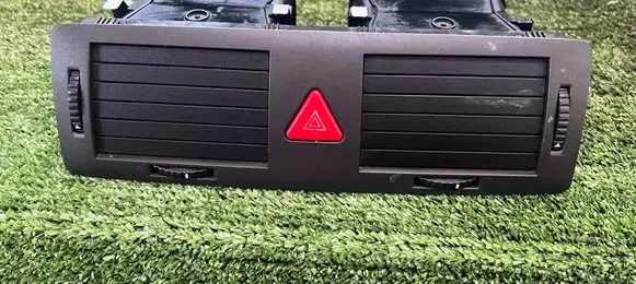 Skoda Fabia Mk1 (6Y) Dash center air vent grill 6Y0820951
