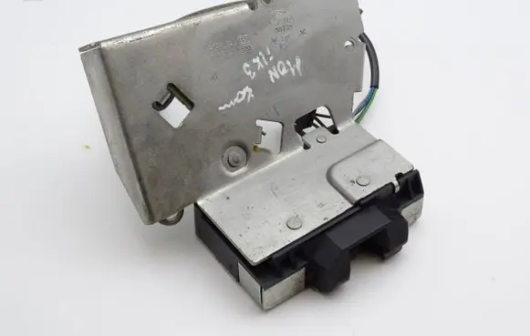 Ford Mondeo Mk III Tailgate/trunk/boot lock/catch/latch 3S71A43102AC