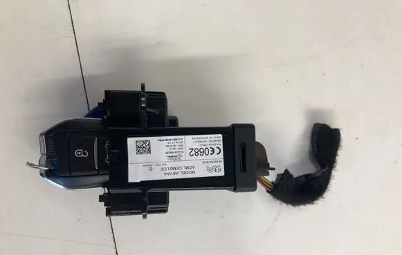 Citroen C4 II Picasso Ignition lock 980063008002