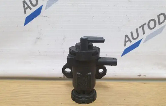 BMW 1 F20 F21 Turbo solenoid valve 8509323 11748509323