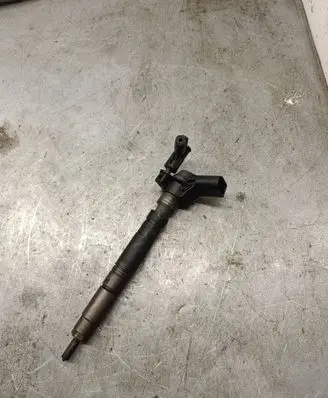 Volkswagen Scirocco Fuel injector 0445116030
