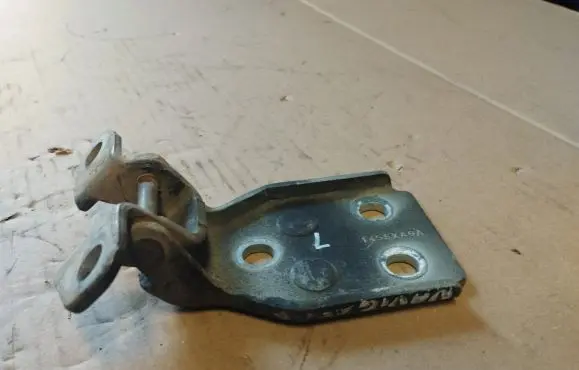 Lincoln Navigator Front door upper hinge