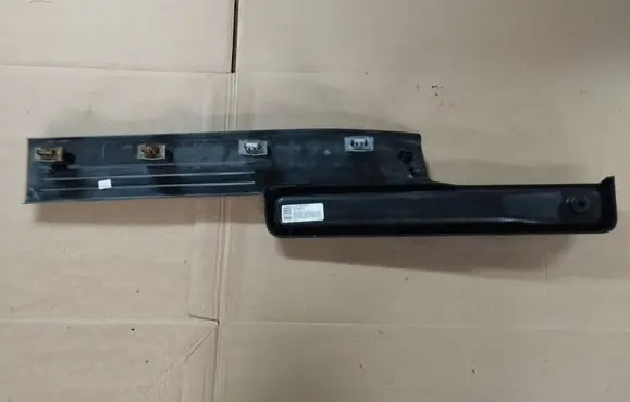 Chrysler Town & Country V Front sill trim cover P1PF45DX9AA